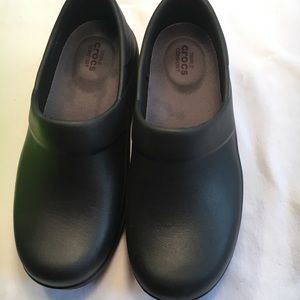 Crocs slip resistant work shoes 7 w
